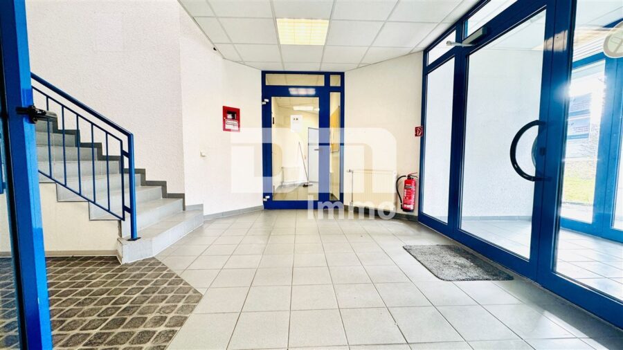 Vielseitiger Gewerbekomplex Halle + Büro / Freifläche - Top Infrastruktur direkt am A44 / A49 Kreuz - EG Haupteingang/ Treppenaufgang Büro